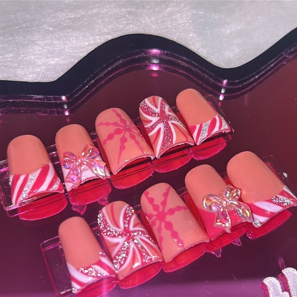 Christmas-Themed XS Duck Press-On Nails | Candy Cane, Snowflakes & Bow Charms | - Picture 5 of 5